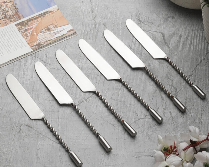 set of steak knives